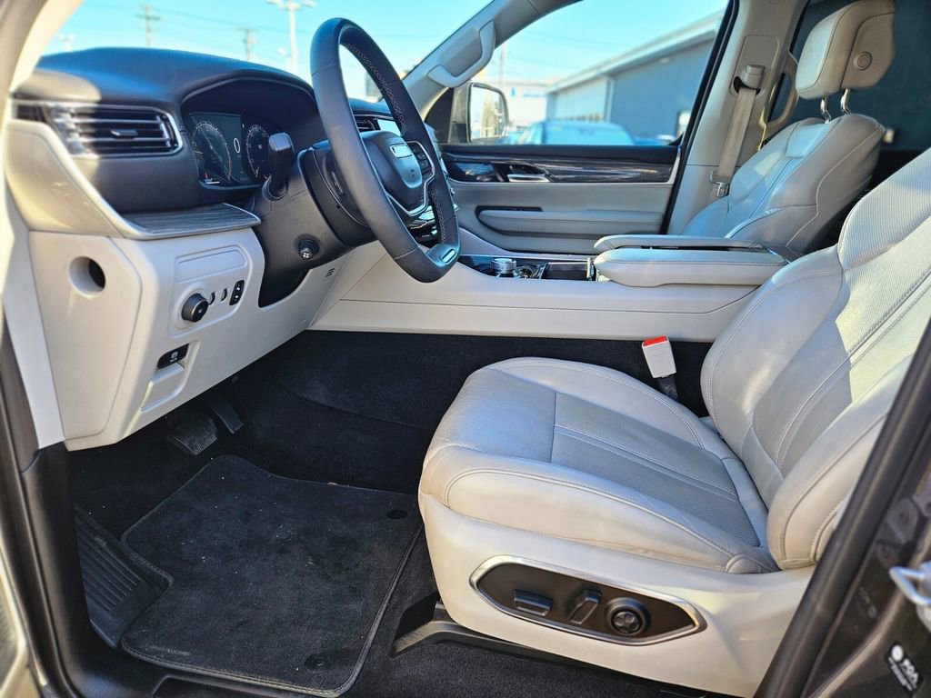 Used 2022 Jeep Wagoneer Series II w/ Flexible Seating Group image 15