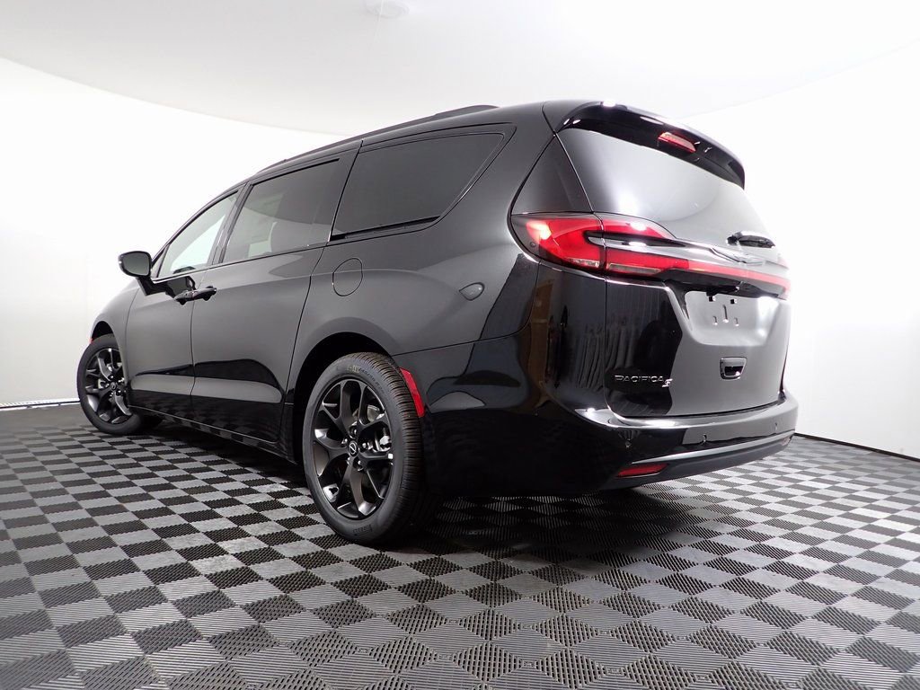 New 2026 Chrysler Pacifica Select w/ S Appearance Package image 9
