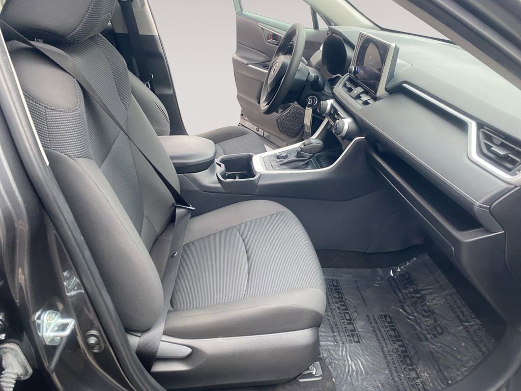 Used 2024 Toyota RAV4 LE image 15