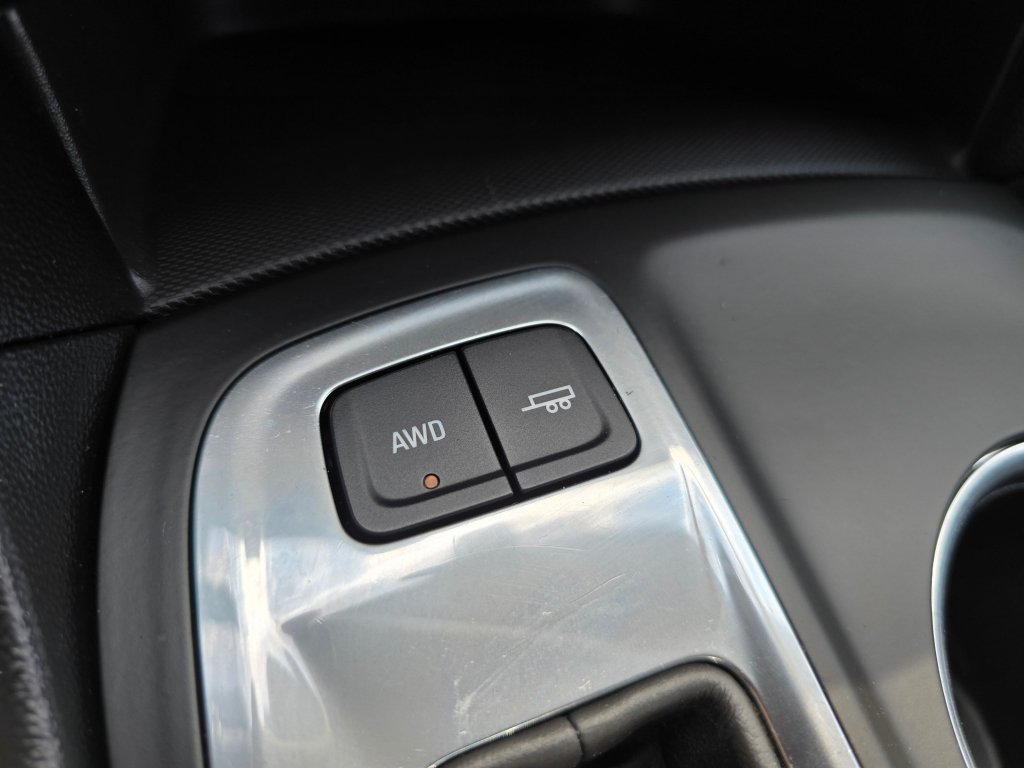 Used 2018 Chevrolet Equinox LT w/ LPO, Hit The Road Package AWD/4WD image 13
