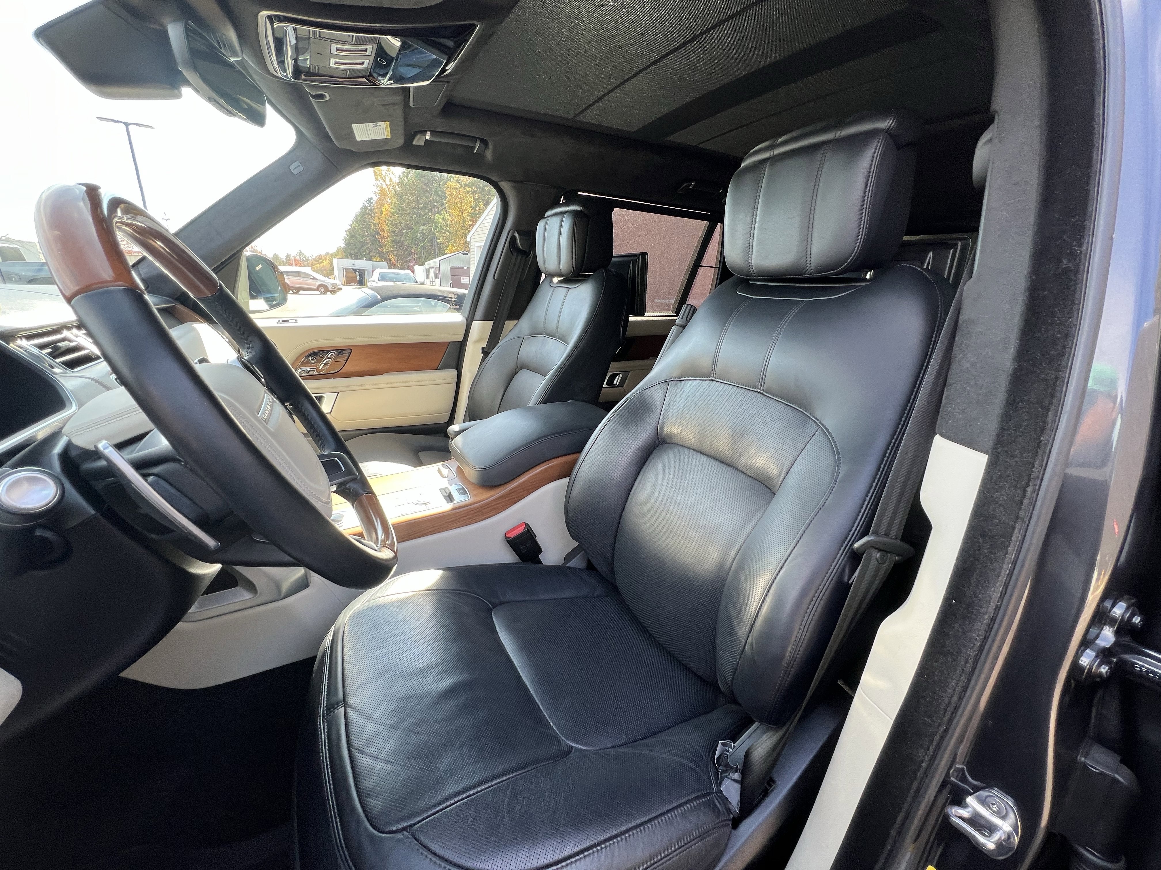 Used 2021 Land Rover Range Rover Long Wheelbase Autobiography image 11