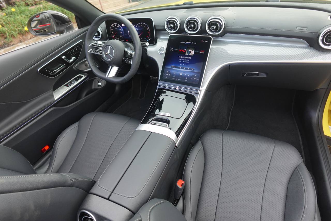 Used 2026 Mercedes-Benz CLE 450 4MATIC Cabriolet w/ Driver Assistance Package image 10