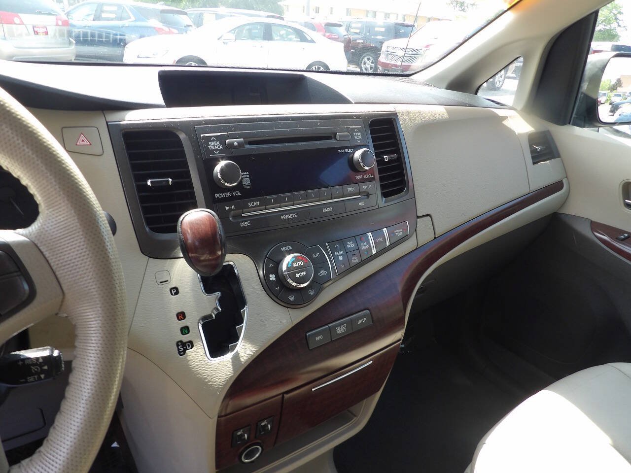 Used 2012 Toyota Sienna XLE FWD image 7