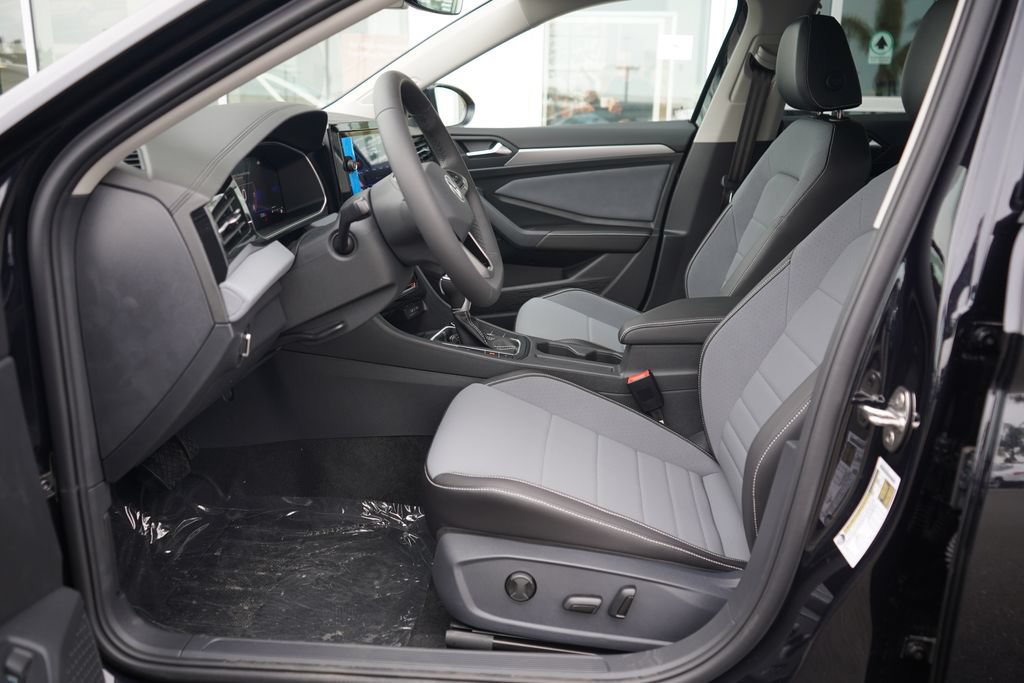 New 2026 Volkswagen Jetta SE FWD image 6