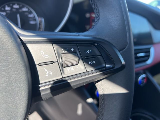 Used 2020 Alfa Romeo Giulia Ti w/ Nero Edizione image 10