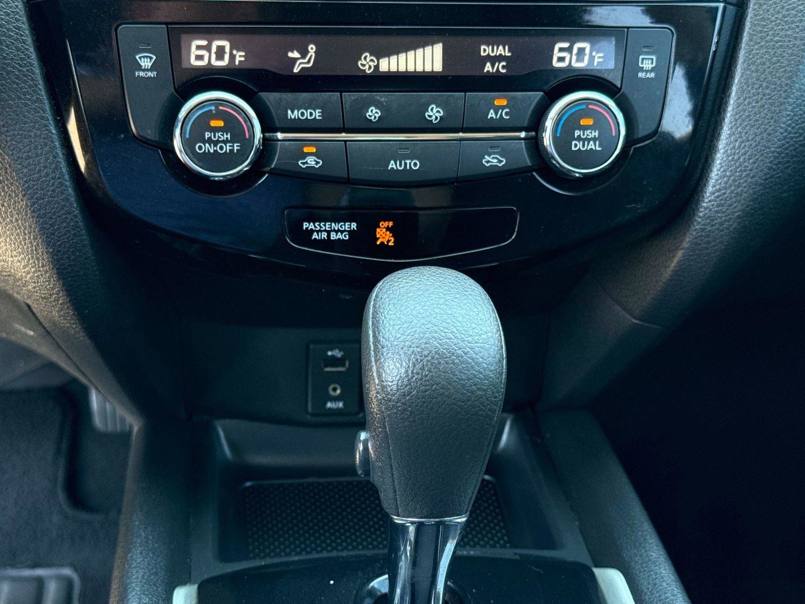 Used 2016 Nissan Rogue SV FWD image 23