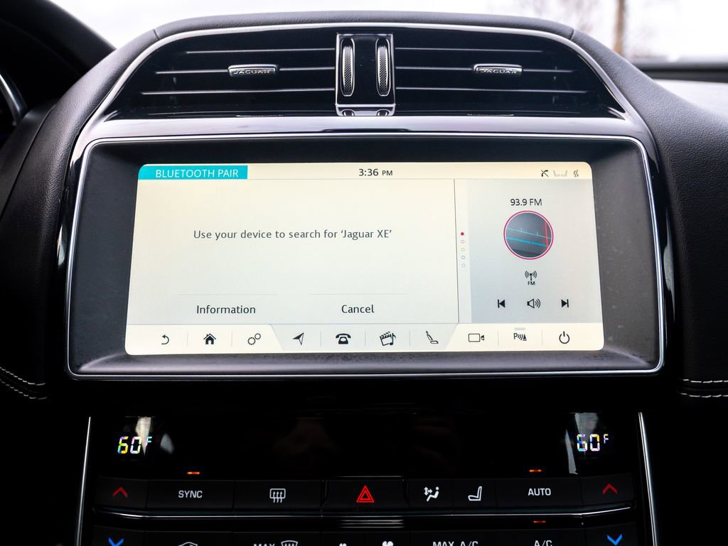 Used 2019 Jaguar XE R-Sport image 28