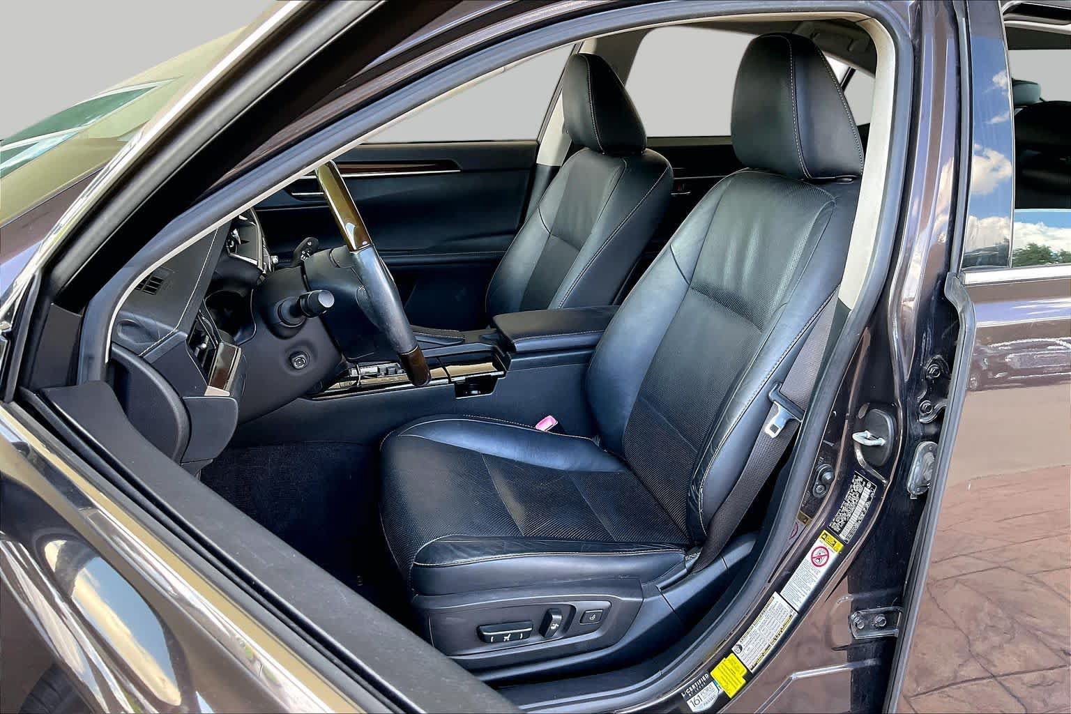 Used 2014 Lexus ES 350 w/ Luxury Package FWD image 7