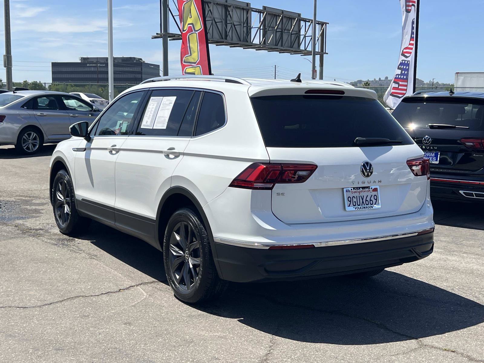 Certified 2023 Volkswagen Tiguan SE FWD image 3