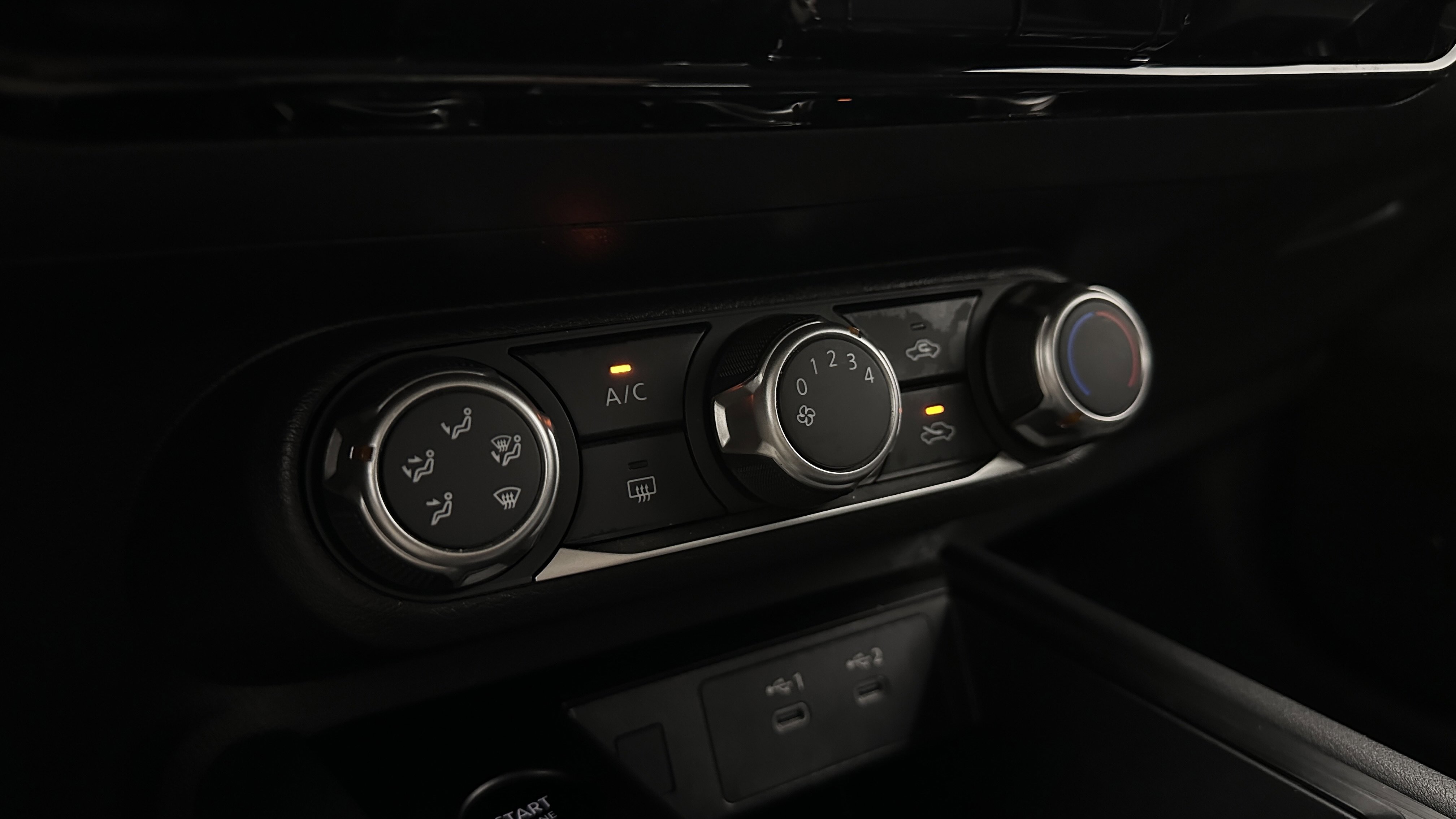 Used 2025 Nissan Kicks SV w/ Charging Package FWD image 16