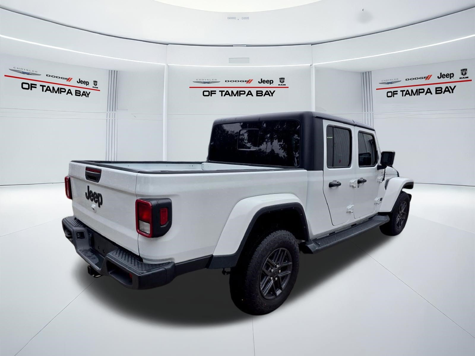Used 2023 Jeep Gladiator Sport AWD/4WD image 7