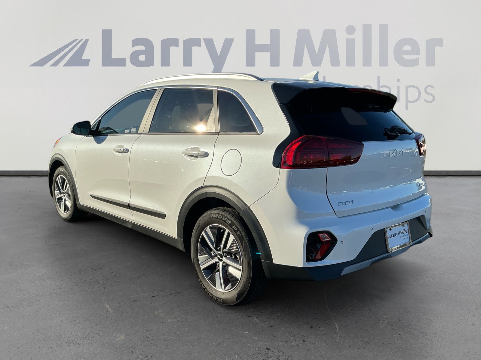 Used 2022 Kia Niro EX Premium image 3