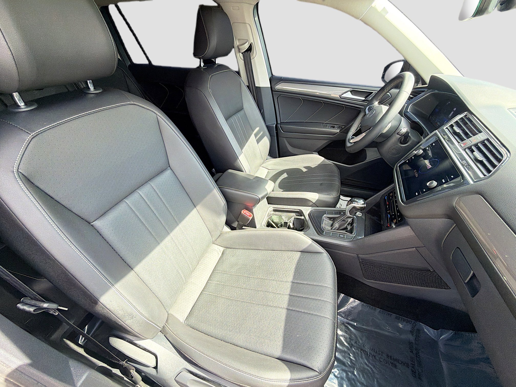 Used 2022 Volkswagen Tiguan SE image 14