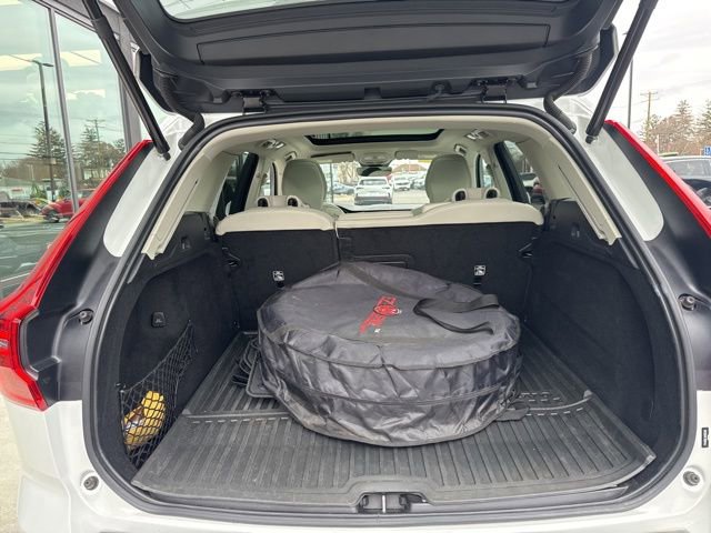 Used 2022 Volvo XC60 T8 Inscription w/ Advanced Package image 5