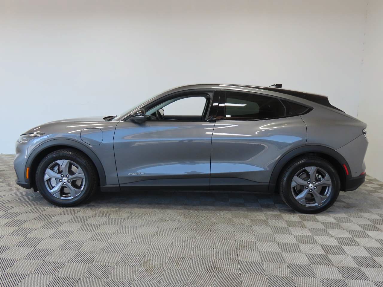 Used 2023 Ford Mustang Mach-E Select RWD image 5