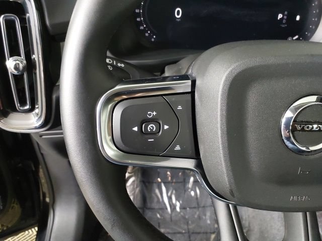 Used 2025 Volvo XC40 B5 Plus AWD/4WD image 31