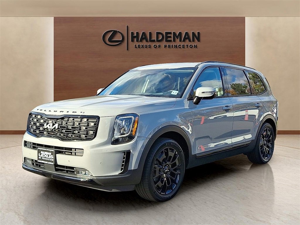 Used 2022 Kia Telluride SX w/ SX Prestige Package image 3