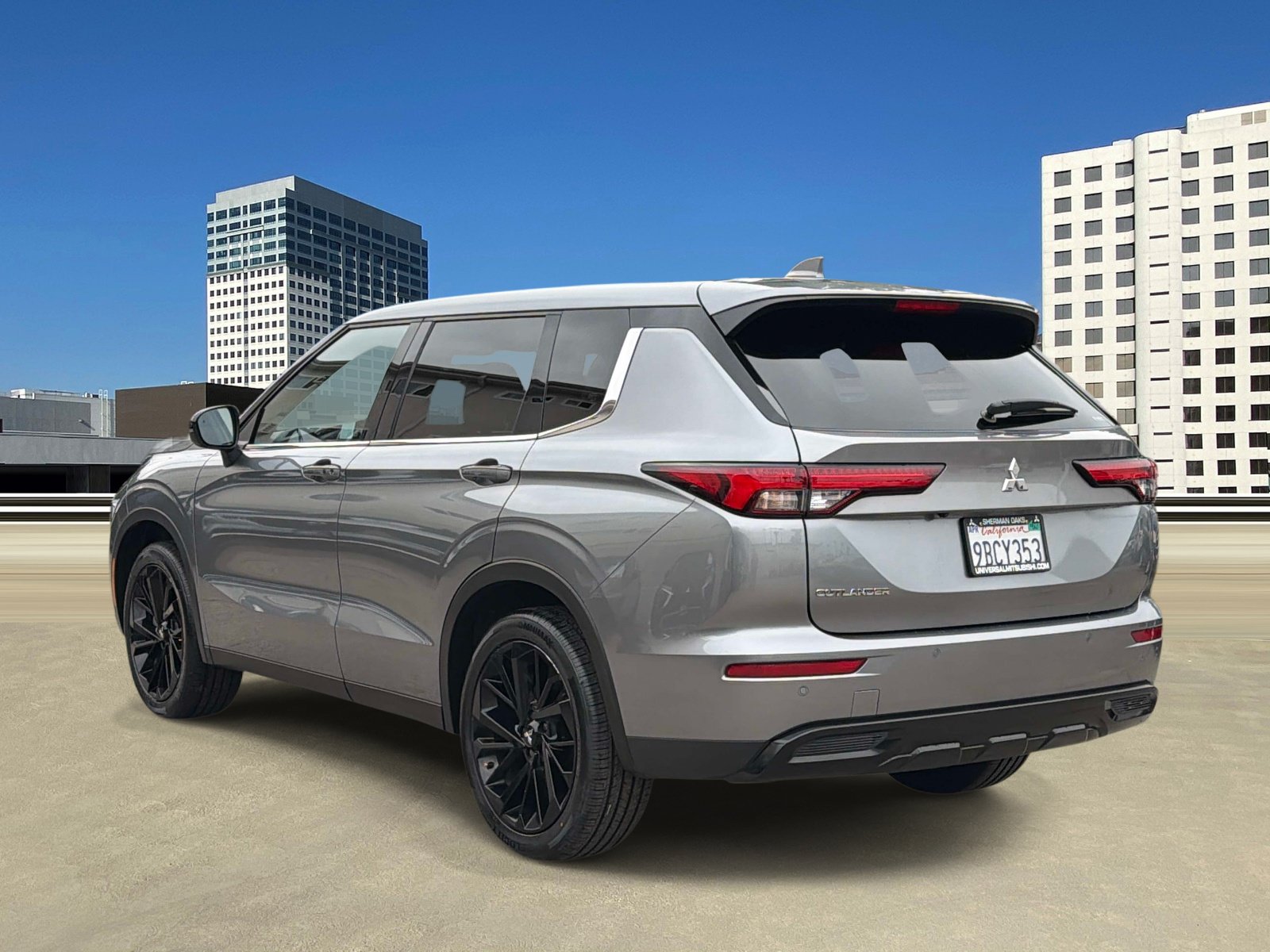 Used 2022 Mitsubishi Outlander SE AWD/4WD image 3