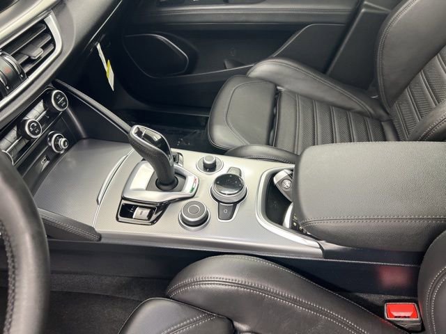 Used 2022 Alfa Romeo Stelvio Veloce AWD/4WD image 15