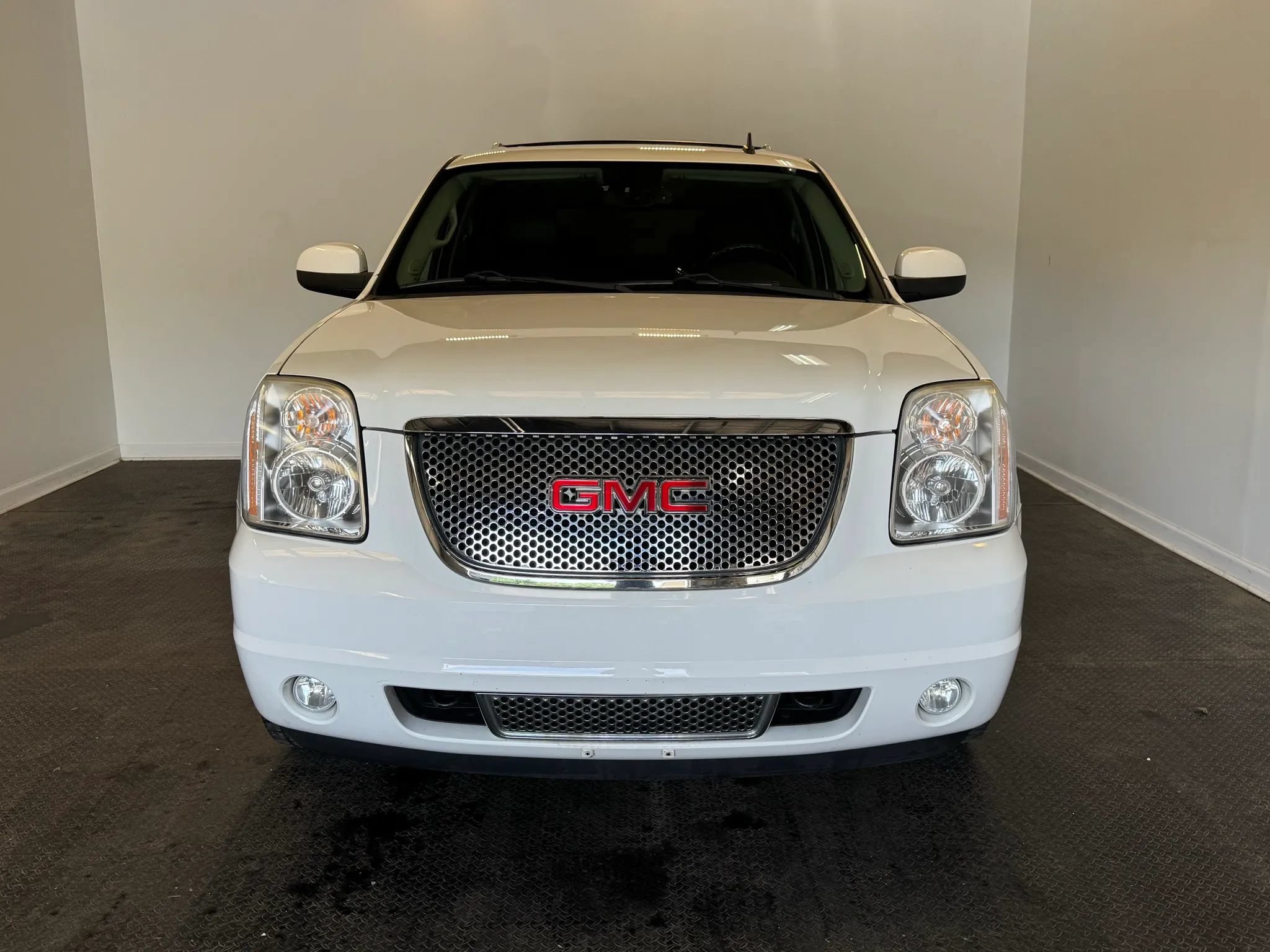 Used 2008 GMC Yukon Denali AWD/4WD image 2