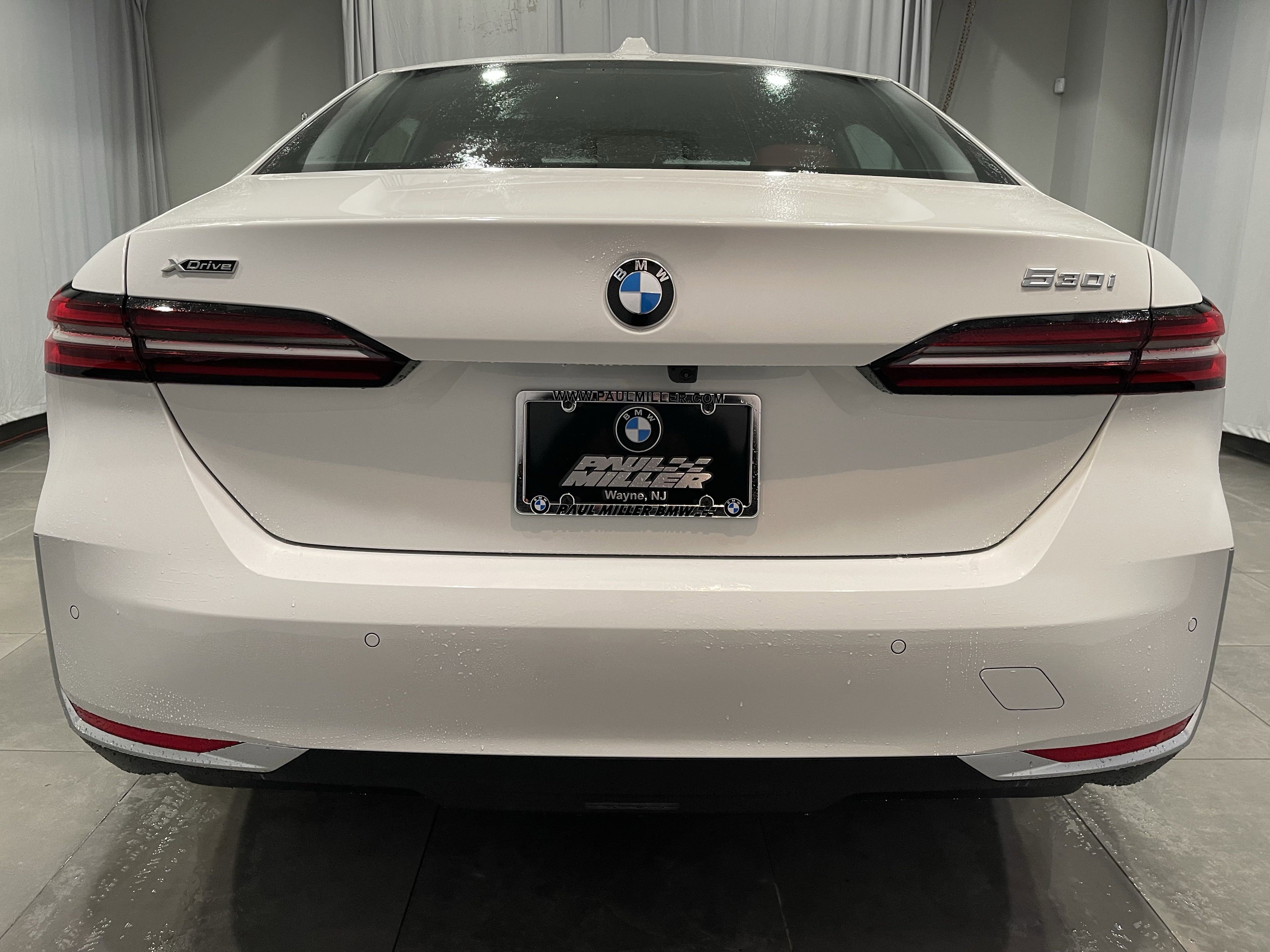 Used 2026 BMW 530i xDrive w/ Premium Package AWD/4WD image 5