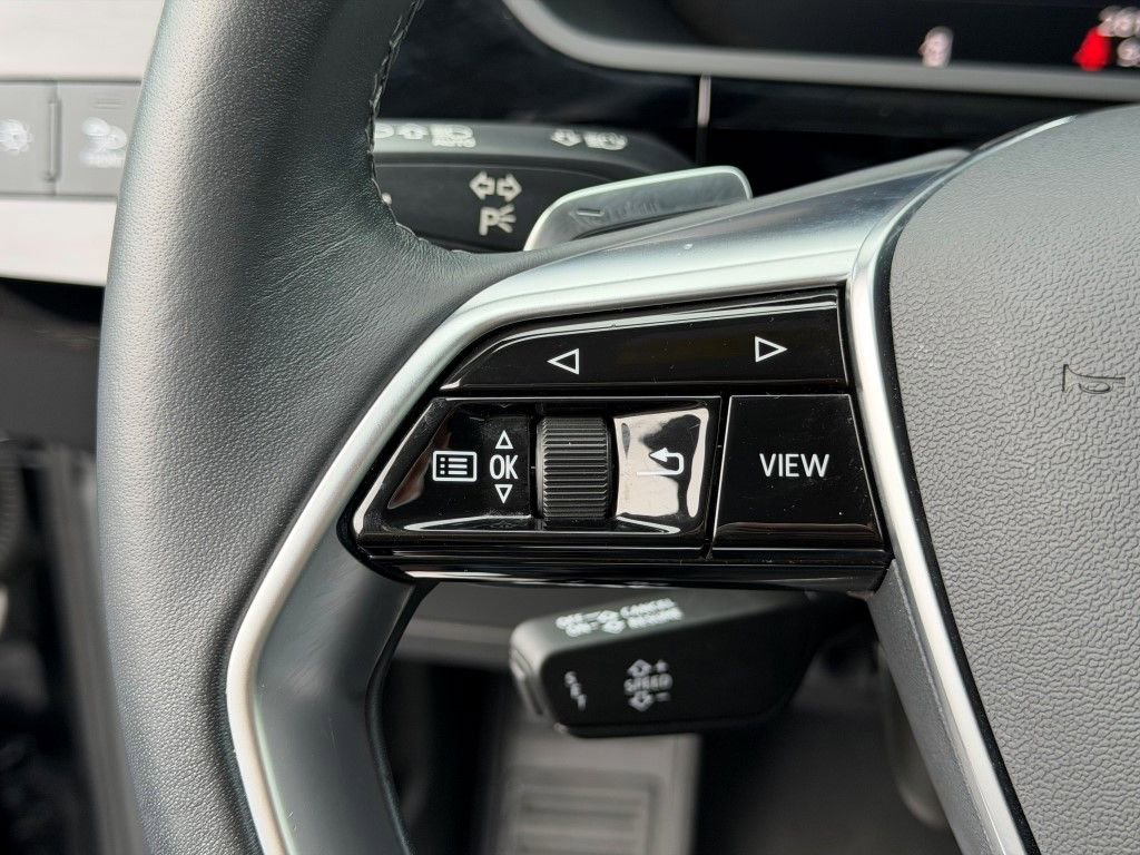 Certified 2022 Audi e-tron Premium image 27