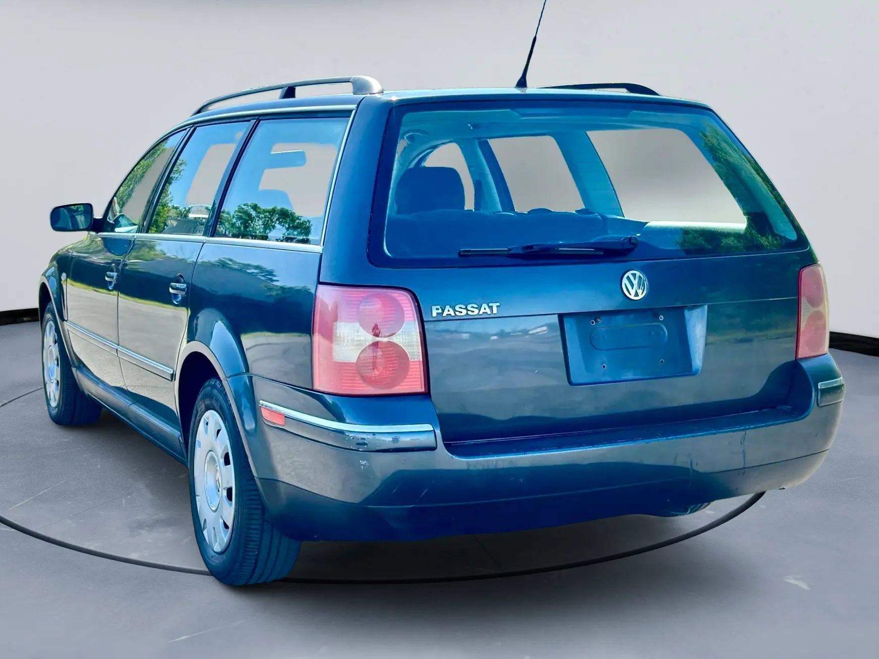 Used 2003 Volkswagen Passat GL FWD image 5