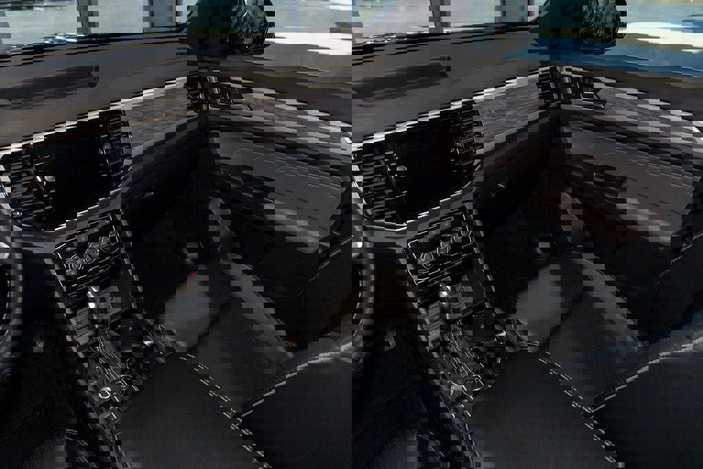 Used 2023 Volkswagen Atlas Cross Sport SE image 33