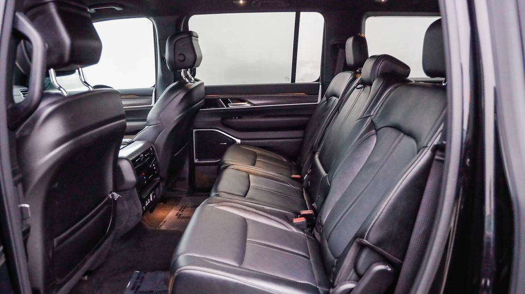 Certified 2024 Jeep Wagoneer L Series II w/ Flexible Seating Group image 19