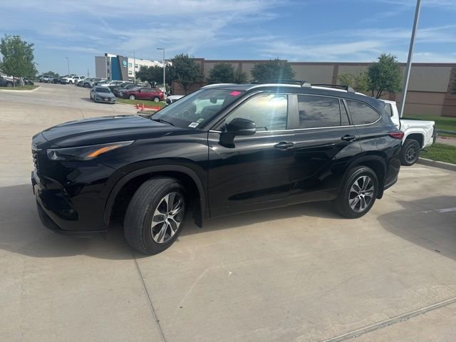 Used 2023 Toyota Highlander XLE AWD/4WD image 7
