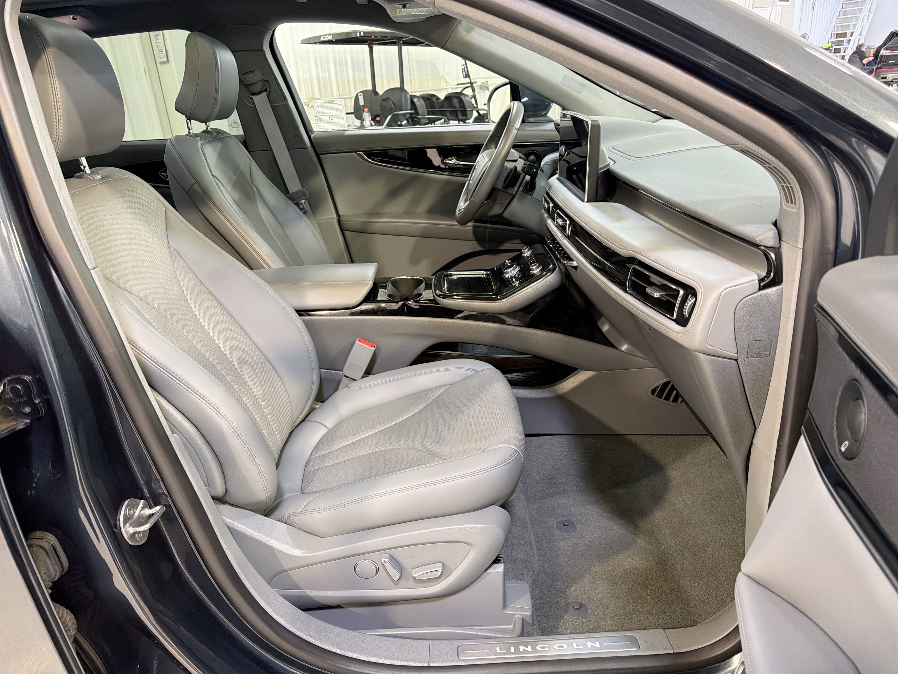 Used 2023 Lincoln Nautilus Reserve w/ Equipment Group 201A AWD/4WD image 29