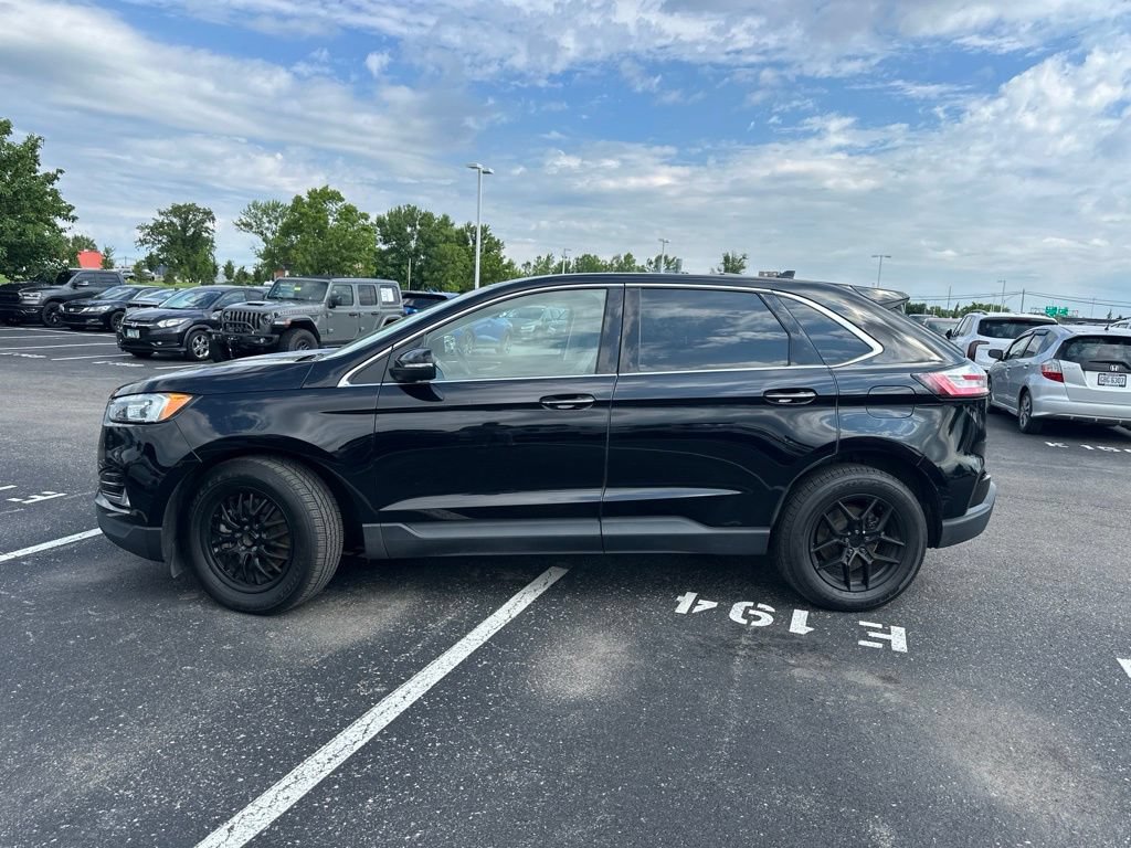 Used 2019 Ford Edge Titanium w/ Cold Weather Package AWD/4WD image 8