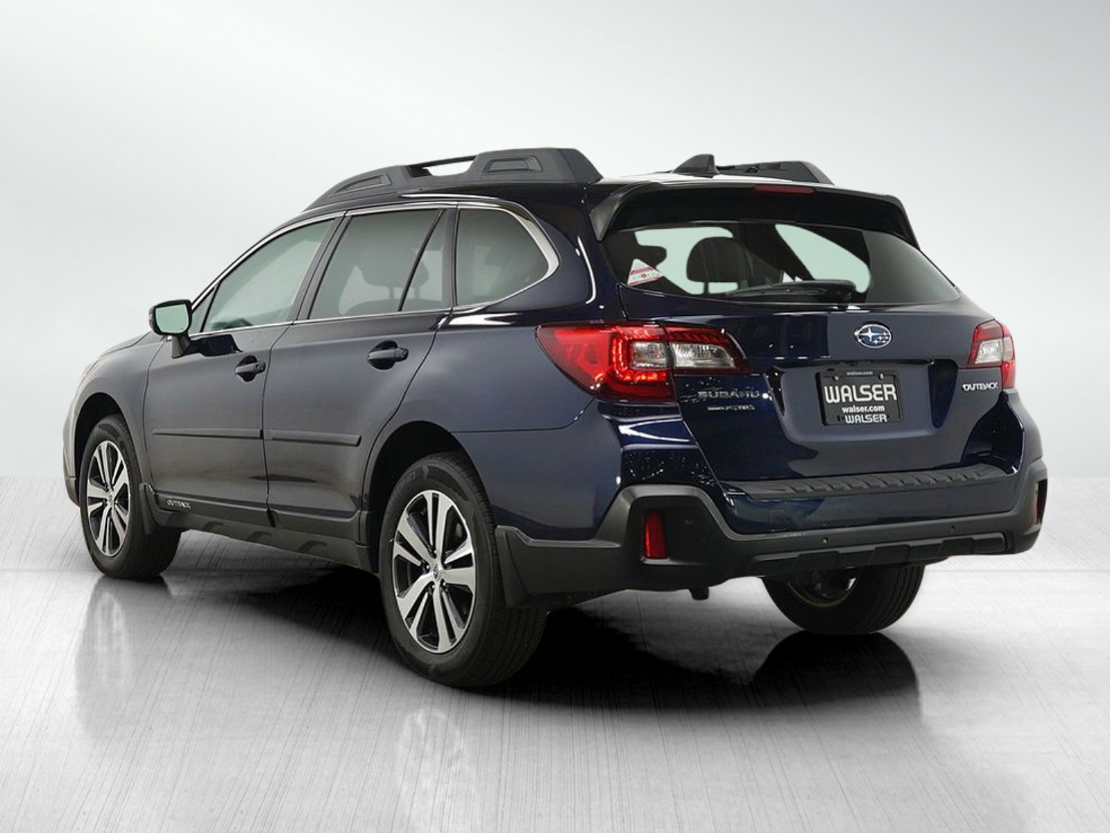 Used 2018 Subaru Outback 2.5i Limited AWD/4WD image 3
