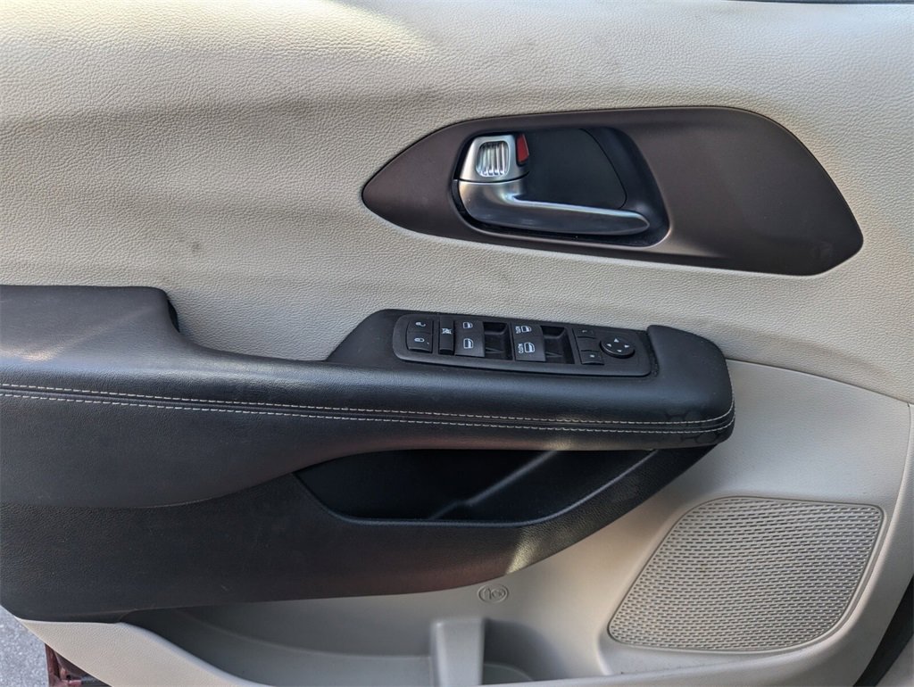 Used 2023 Chrysler Voyager LX image 26