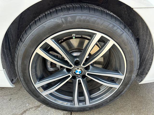 Certified 2022 BMW 740i xDrive w/ M Sport Package image 31