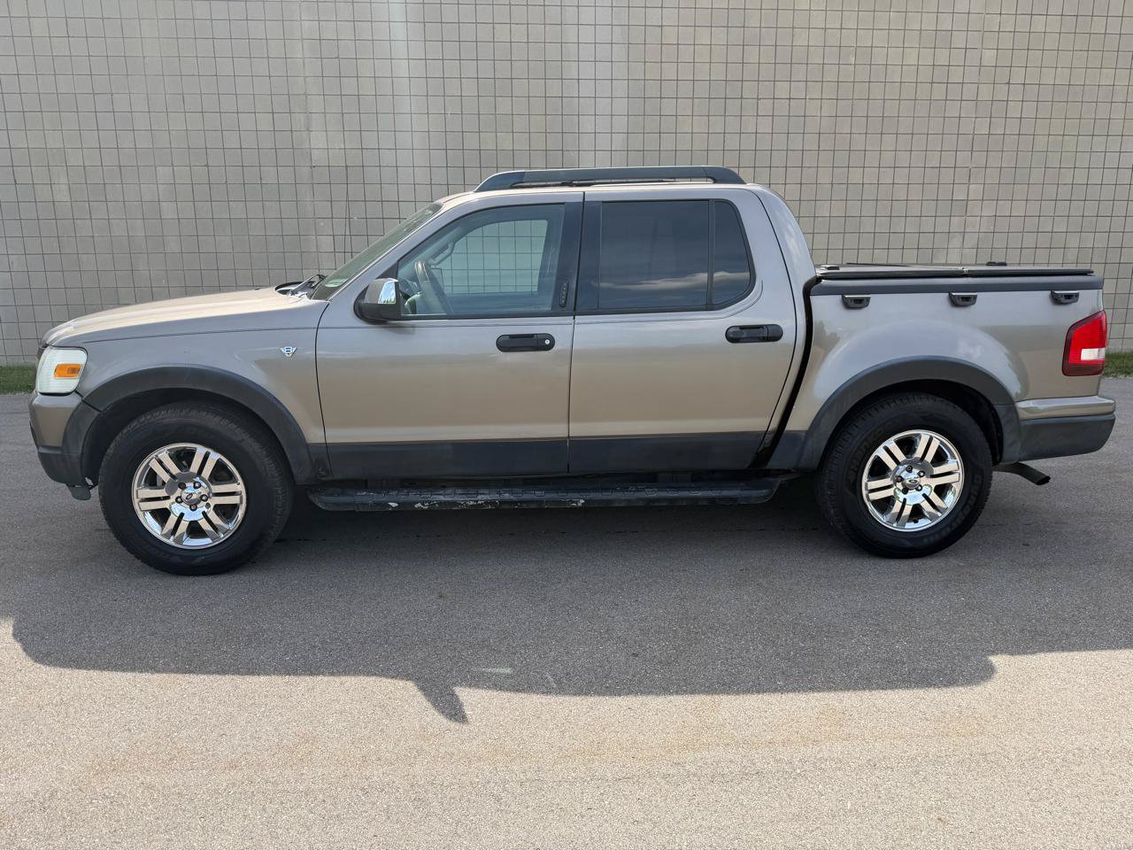 Used 2007 Ford Explorer Sport Trac XLT AWD/4WD image 8