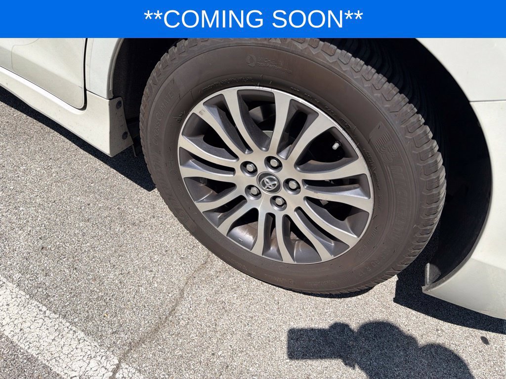 Used 2018 Toyota Sienna XLE w/ Carpet Mat Package FWD image 7