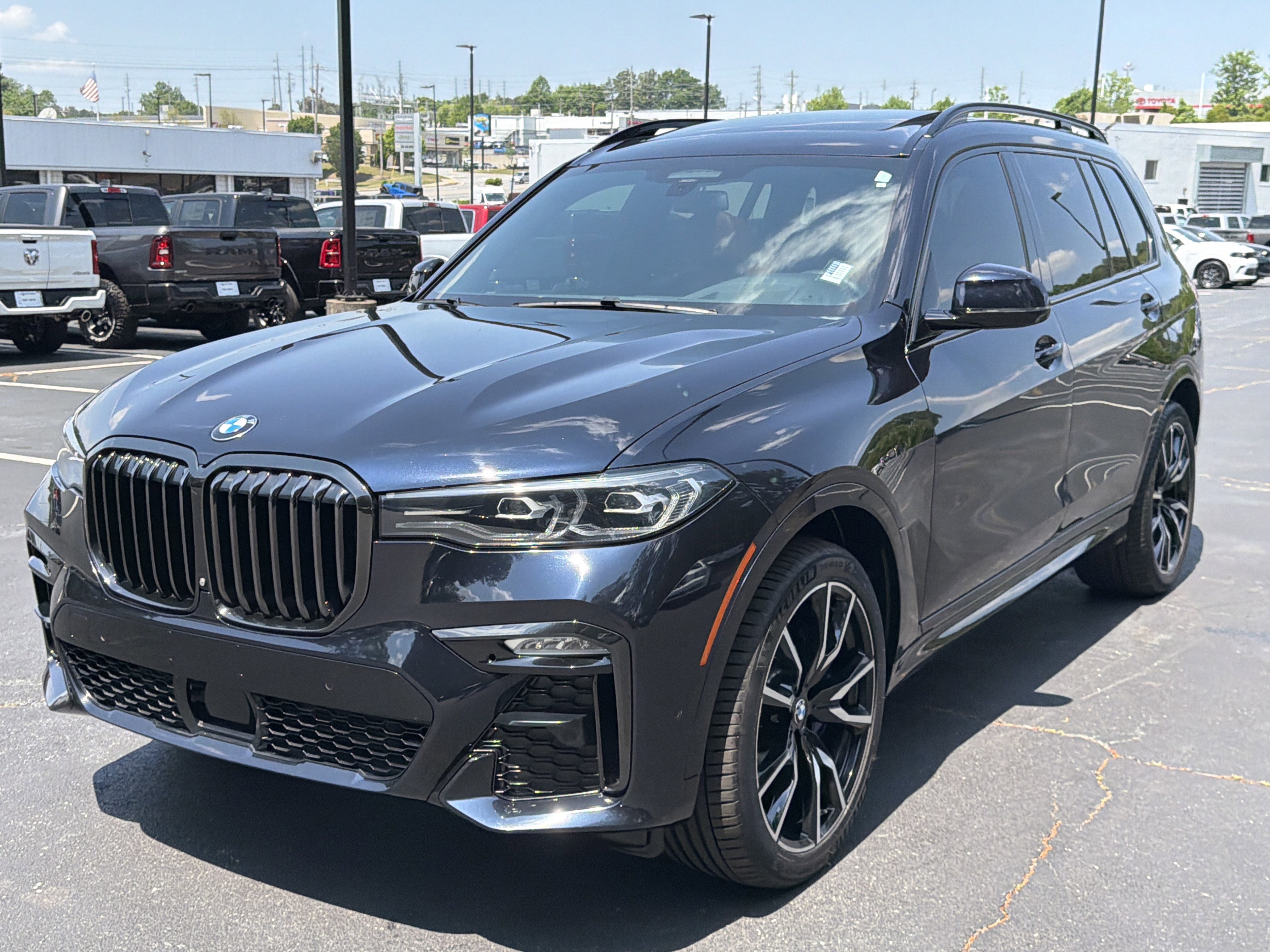 Used 2019 BMW X7 xDrive50i w/ M Sport Package AWD/4WD image 3