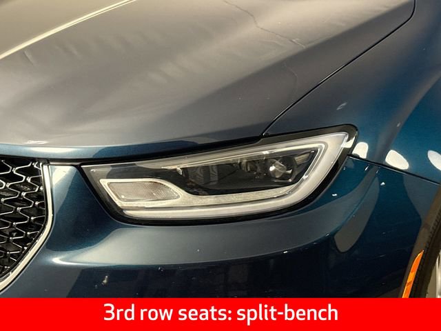 Used 2023 Chrysler Pacifica Touring-L image 16