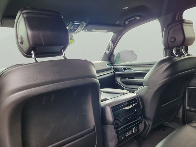 Used 2024 Jeep Wagoneer L Series II w/ Flexible Seating Group image 13