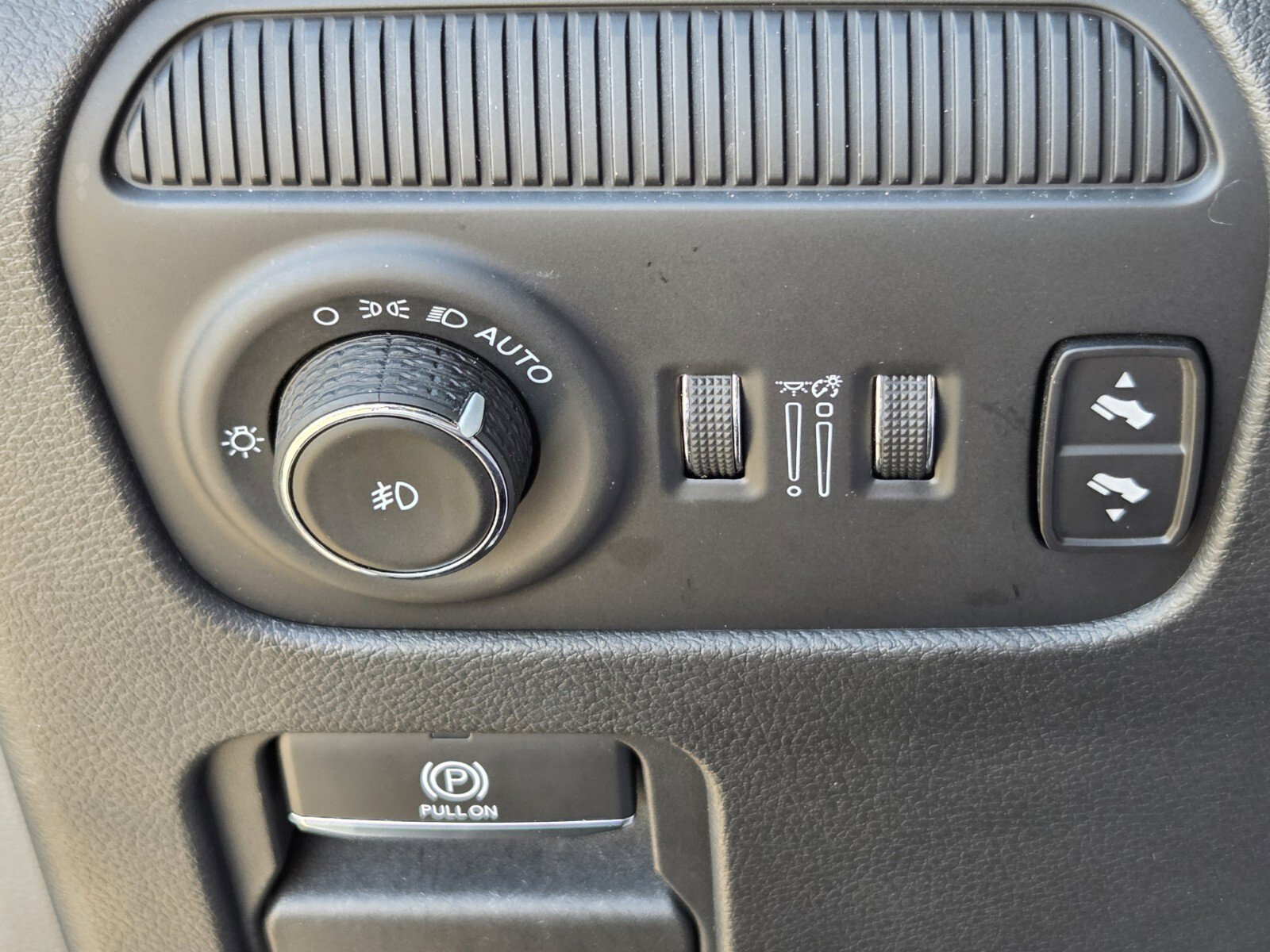 Used 2024 Jeep Wagoneer Series III AWD/4WD image 27