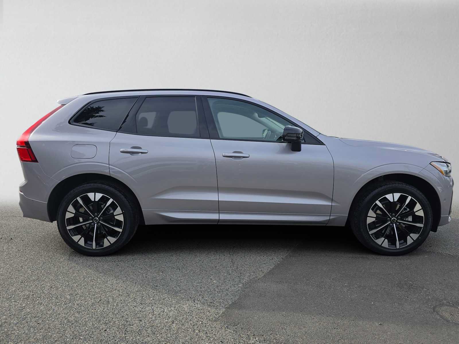 Used 2026 Volvo XC60 B5 Plus w/ Protection Package Premier AWD/4WD image 2