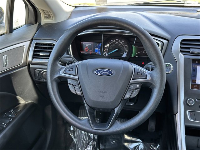 Used 2017 Ford Fusion SE w/ Fusion SE Technology Package image 24