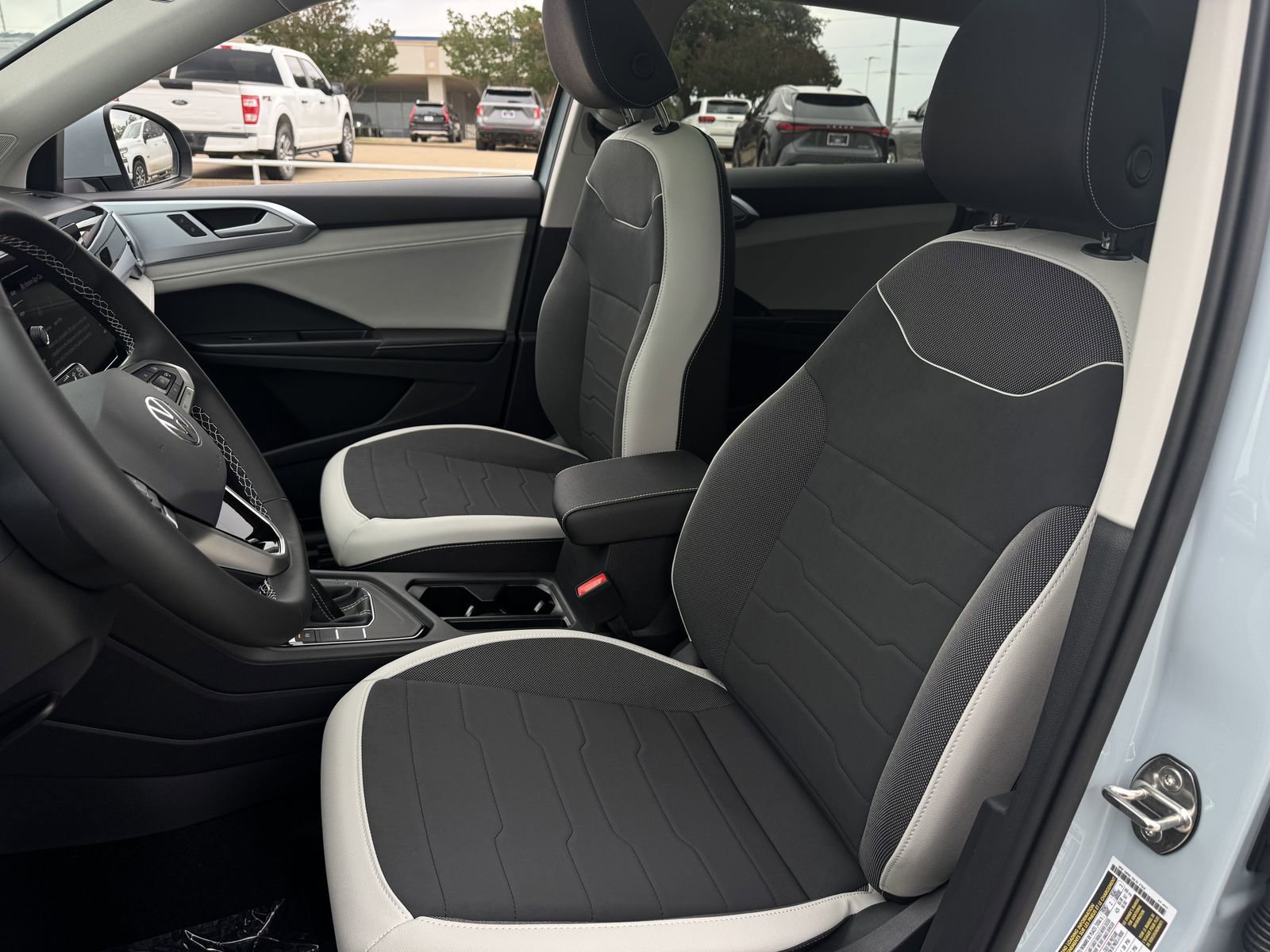 New 2026 Volkswagen Taos SE FWD image 25