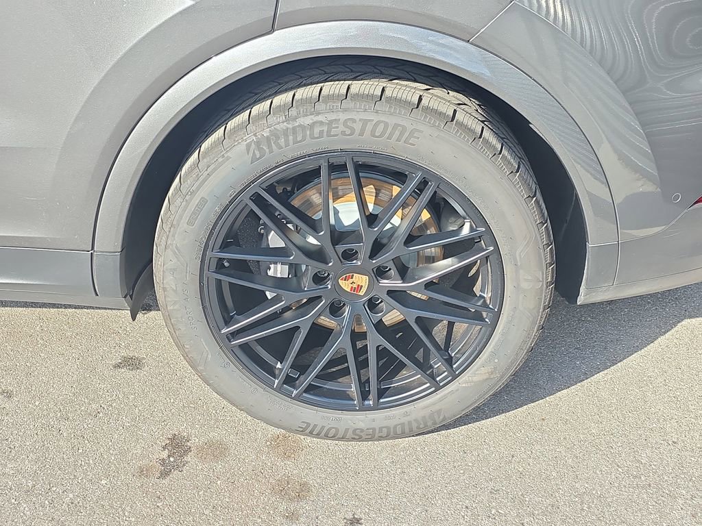 Certified 2025 Porsche Cayenne image 11
