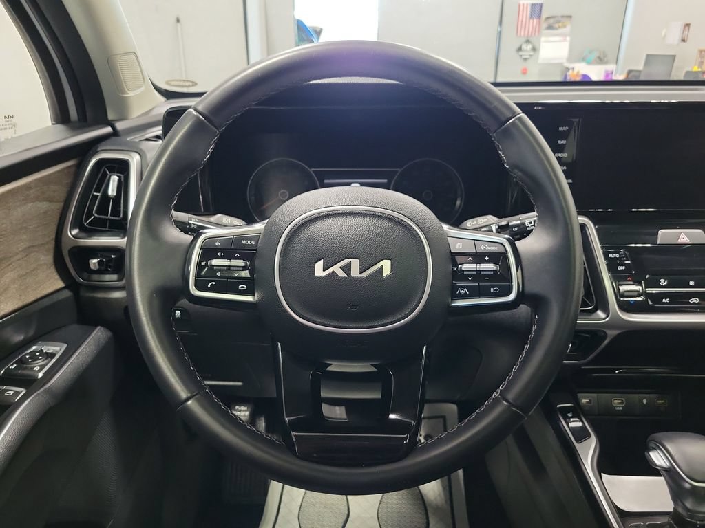 Used 2023 Kia Sorento S w/ Panoramic Sunroof Package AWD/4WD image 24