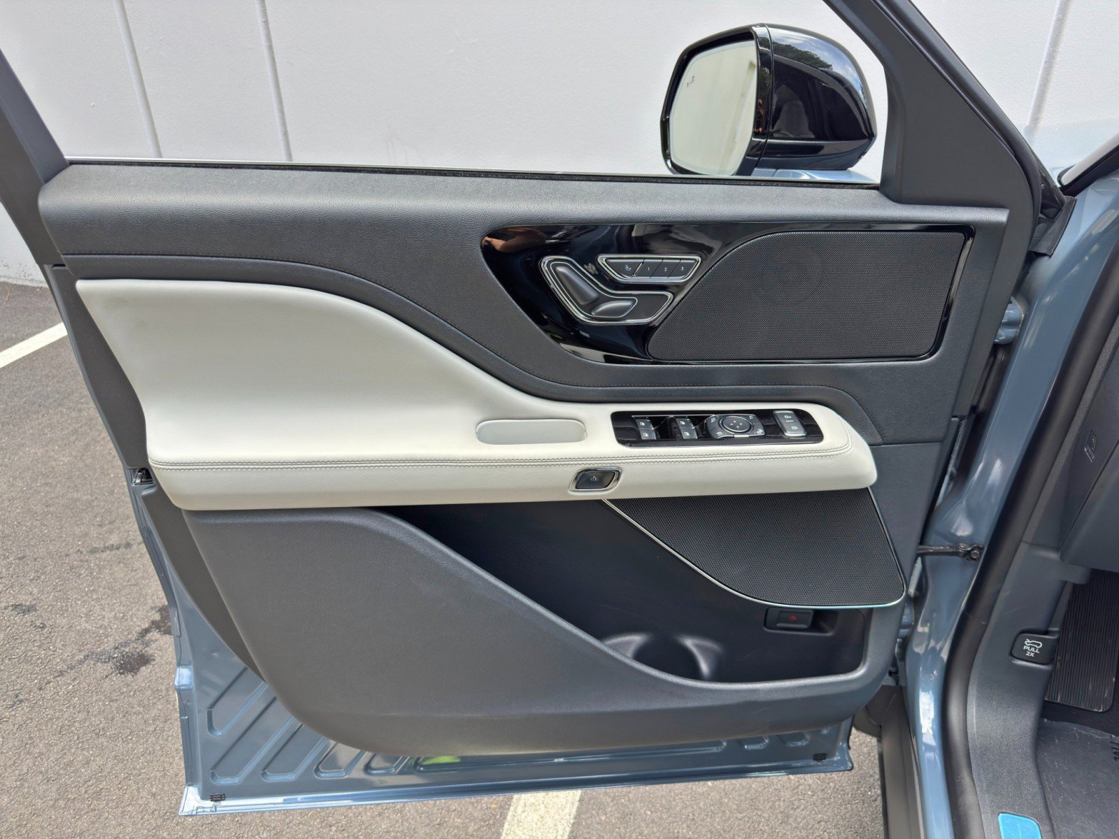 Used 2026 Lincoln Aviator AWD image 44