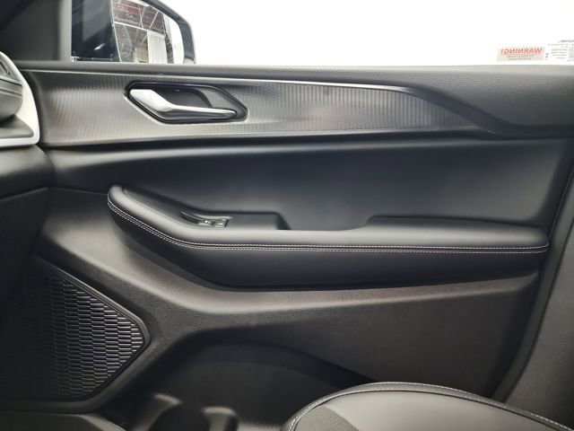 New 2025 Jeep Grand Cherokee Altitude image 31