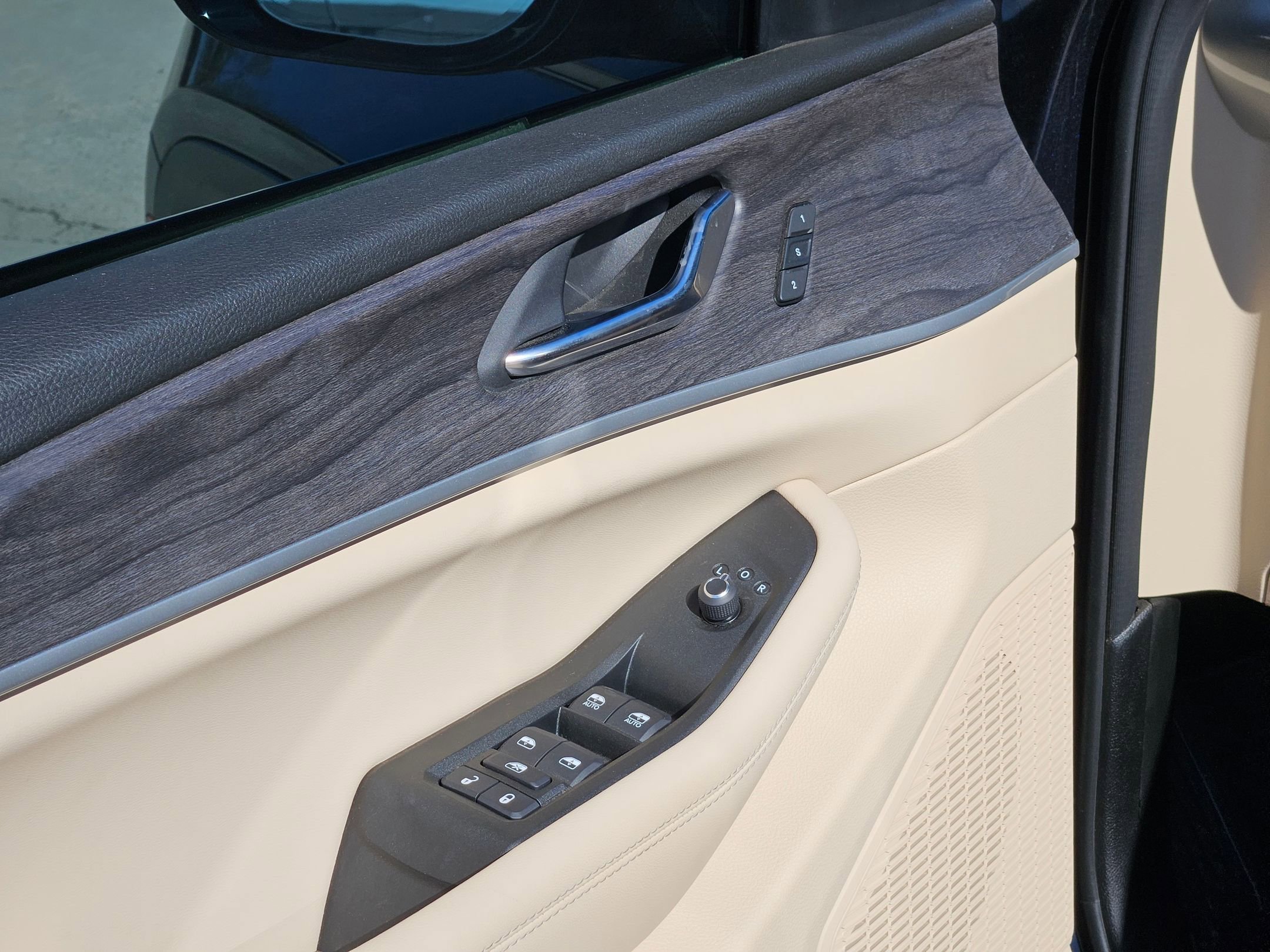 Certified 2024 Jeep Grand Cherokee Limited w/ Luxury Tech Group II image 12