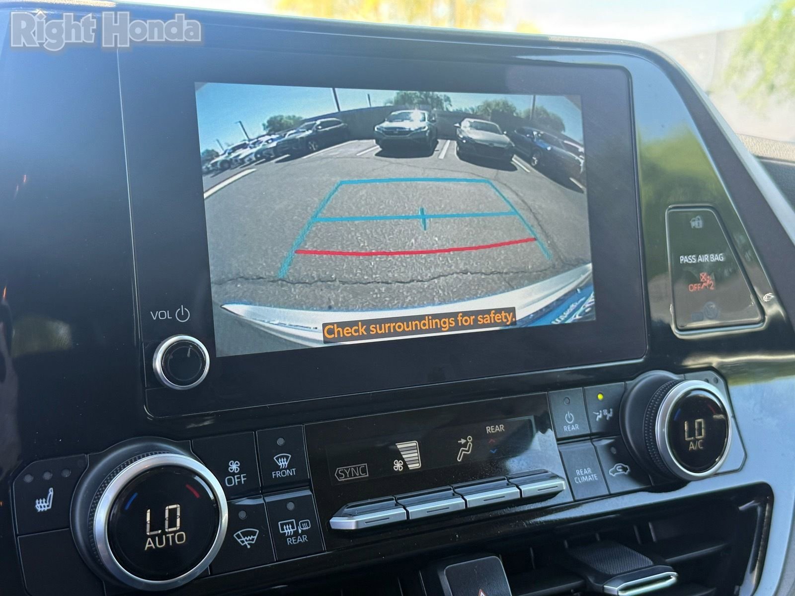 Used 2023 Toyota Highlander XLE image 22